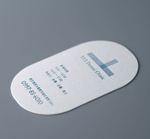 YUI Dental Clinic様 オーバル型の活版印刷の診察券